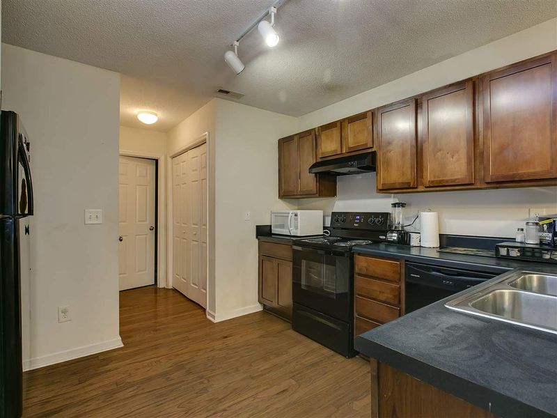 914 Woodside Park Ln, Durham, NC 27704