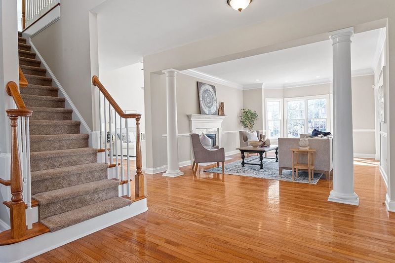 9141 Sanctuary Ct, Raleigh, NC 27617