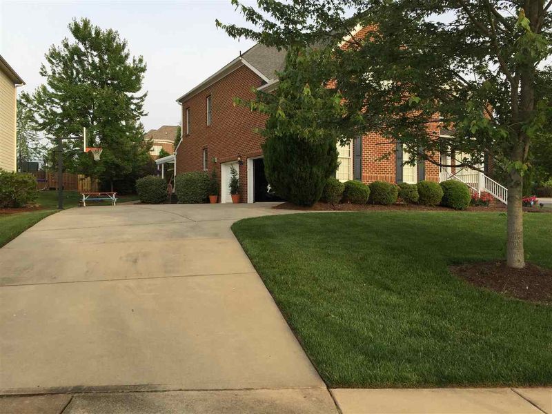 9144 Fawn Hill Ct, Raleigh, NC 27617