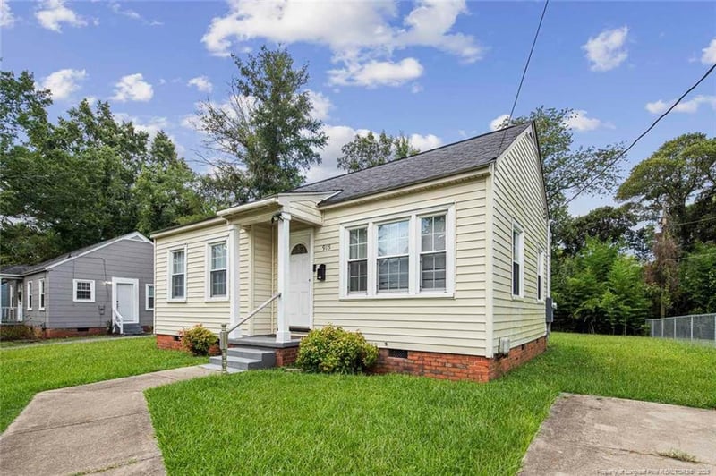 915 Anarine Rd, Fayetteville, NC 28303