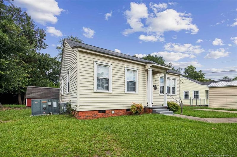 915 Anarine Rd, Fayetteville, NC 28303