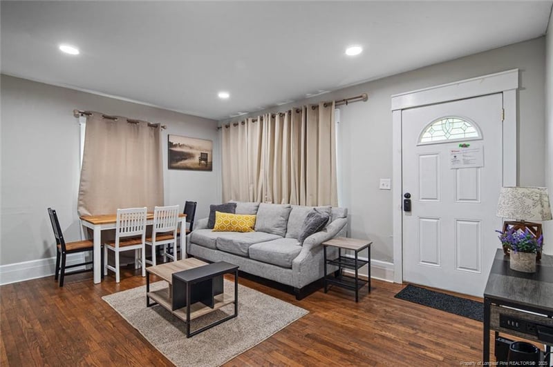 915 Anarine Rd, Fayetteville, NC 28303