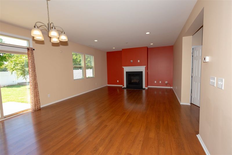 915 Downing Glen Dr, Cary, NC 27519