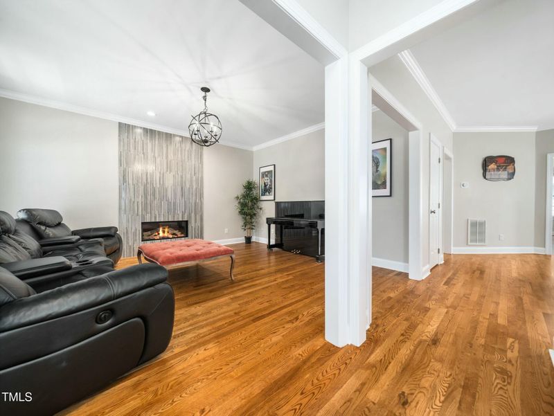 915 Edgewater Cir, Chapel Hill, NC 27516