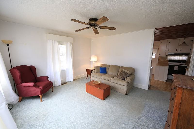 915 E Joyner St, Clayton, NC 27520