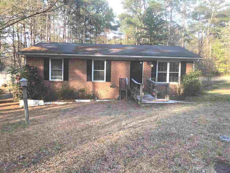 915 Lansing St, Sanford, NC 27330