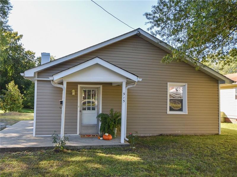 915 N Main St, Burlington, NC 27217