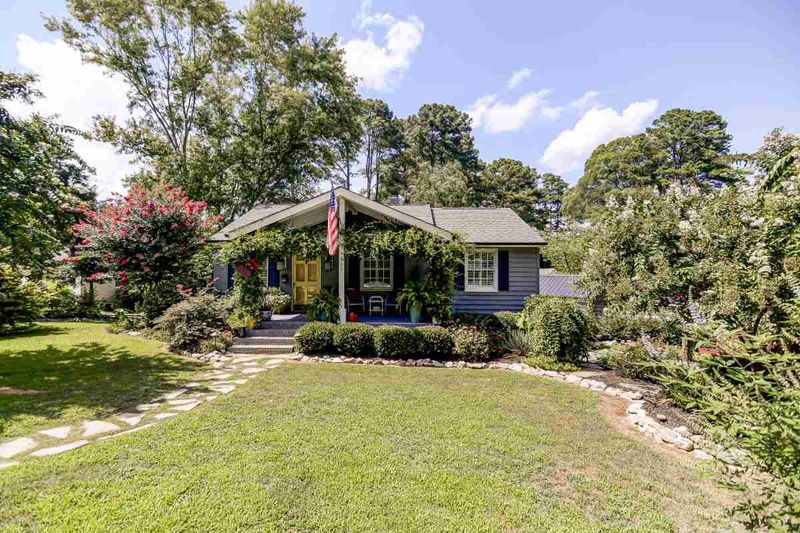 915 Mills St, Raleigh, NC 27608
