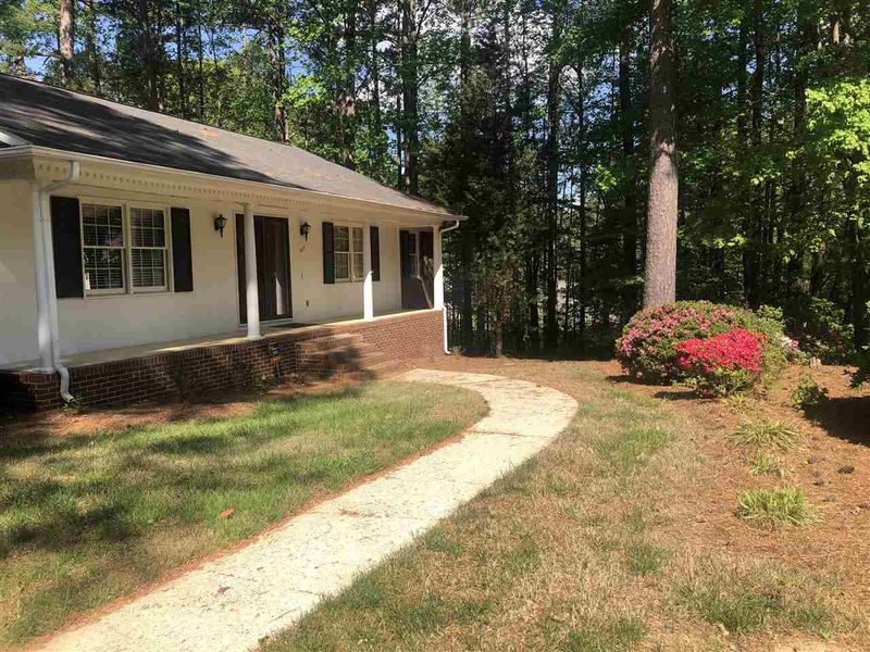 915 Northwoods Dr, Cary, NC 27513