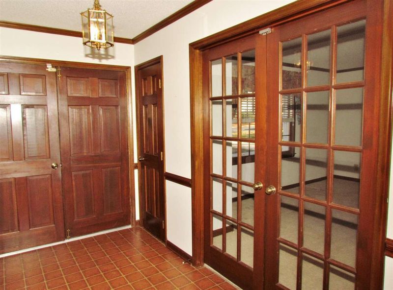915 Northwoods Dr, Cary, NC 27513