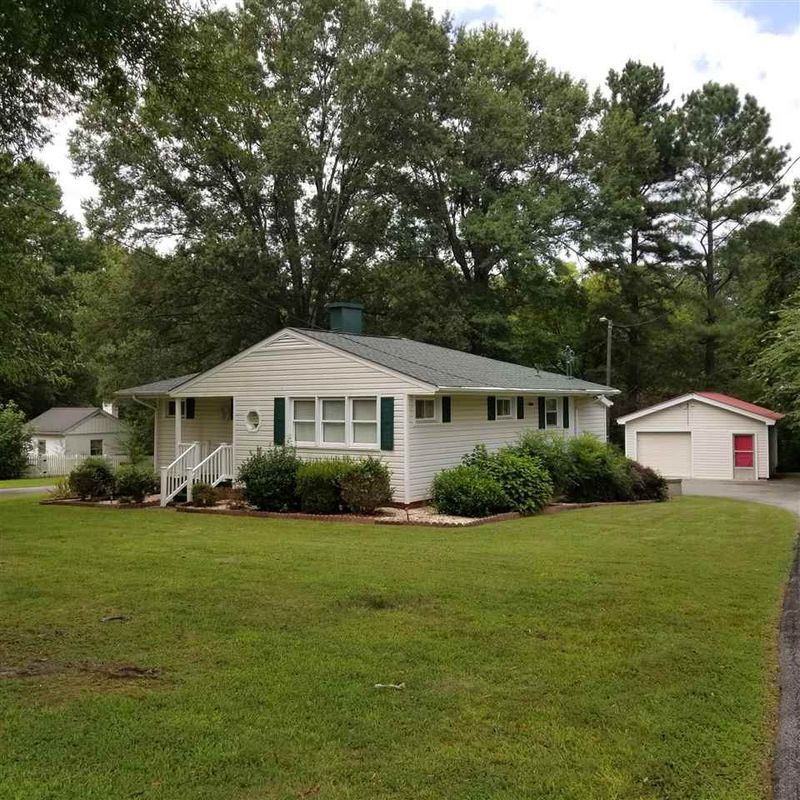 915 Oxford Rd, Roxboro, NC 27573