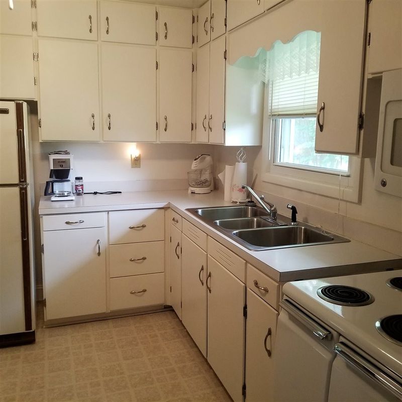 915 Oxford Rd, Roxboro, NC 27573