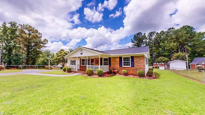 915 E Pond St, Clayton, NC 27520