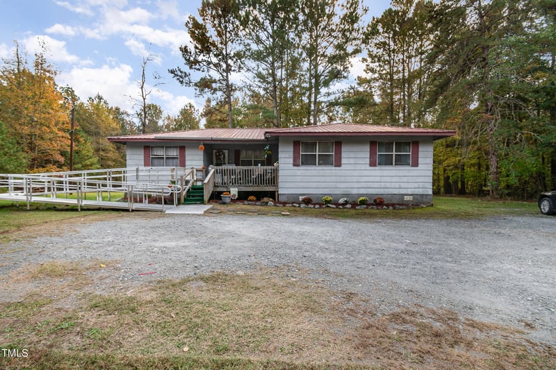 915 Taylors Chapel Rd, Sanford, NC 27330