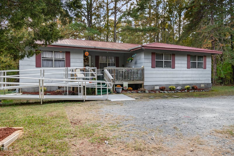 915 Taylors Chapel Rd, Sanford, NC 27330