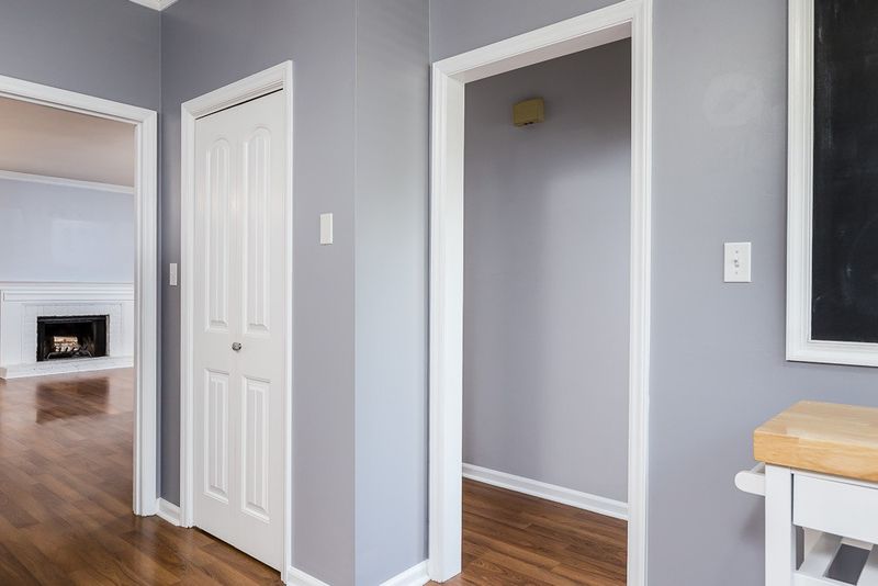 916 Albany Ct, Raleigh, NC 27615