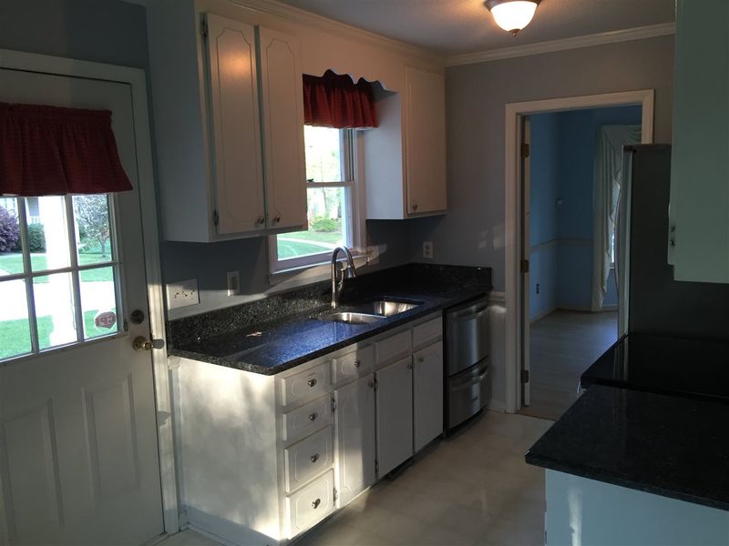 916 Balmoral Dr, Cary, NC 27511