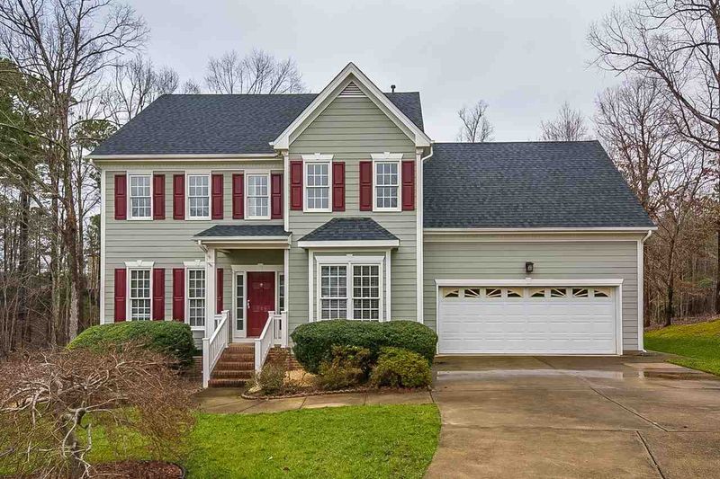 916 Bonhurst Dr, Holly Springs, NC 27540