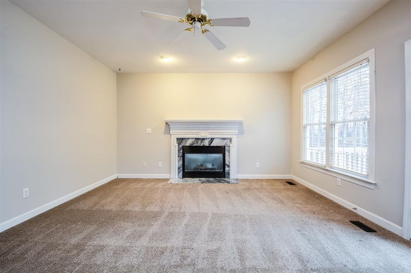 916 Bonhurst Dr, Holly Springs, NC 27540