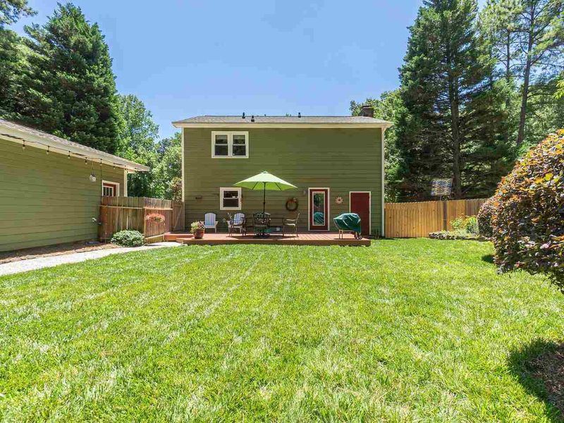 916 Castalia Dr, Cary, NC 27513