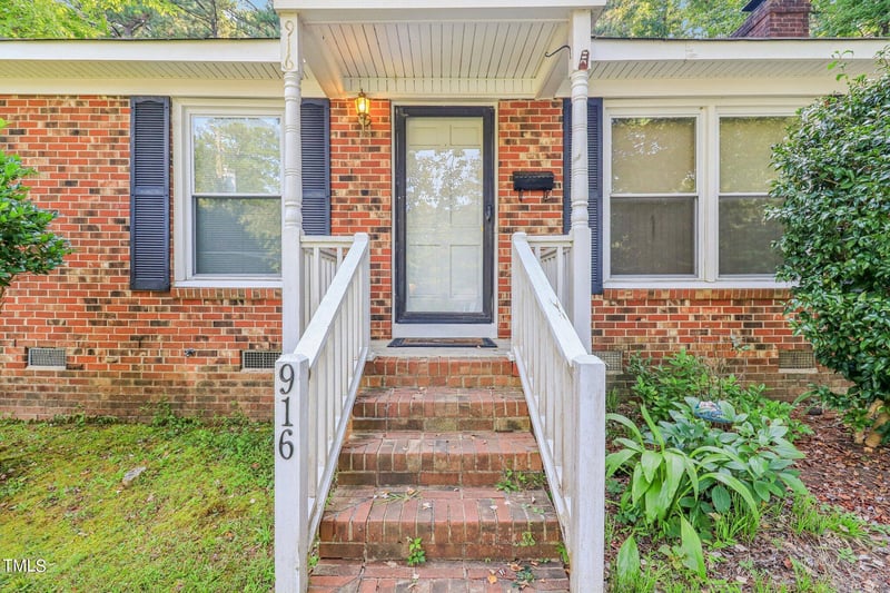 916 Chatham Ln, Raleigh, NC 27610