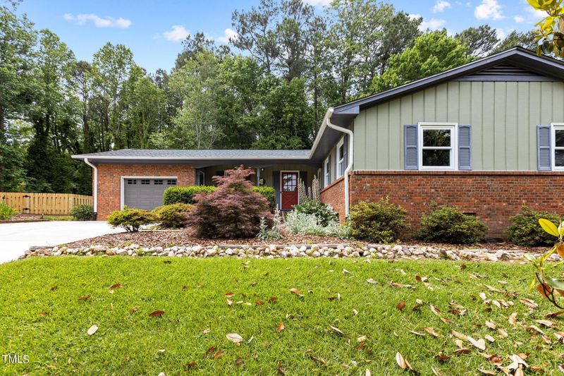 916 Medlin Dr, Cary, NC 27511