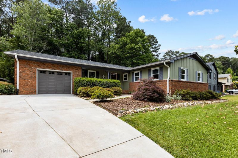 916 Medlin Dr, Cary, NC 27511