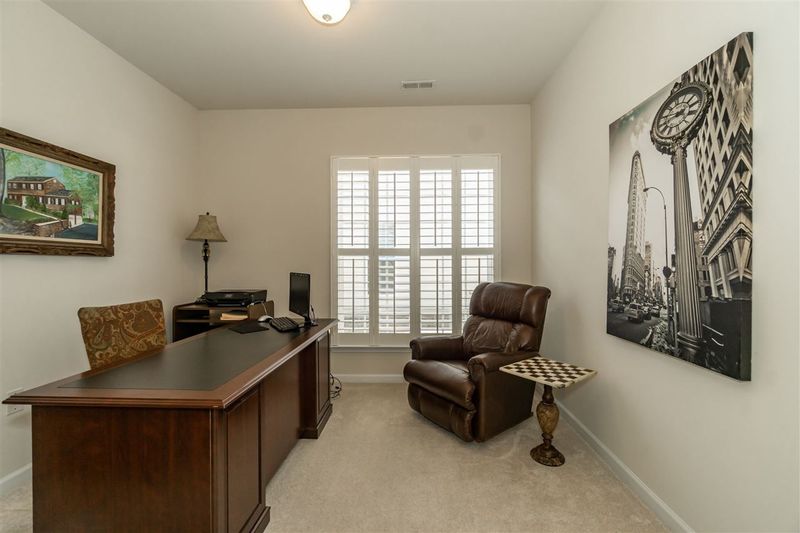 916 Peltier Dr, Cary, NC 27519