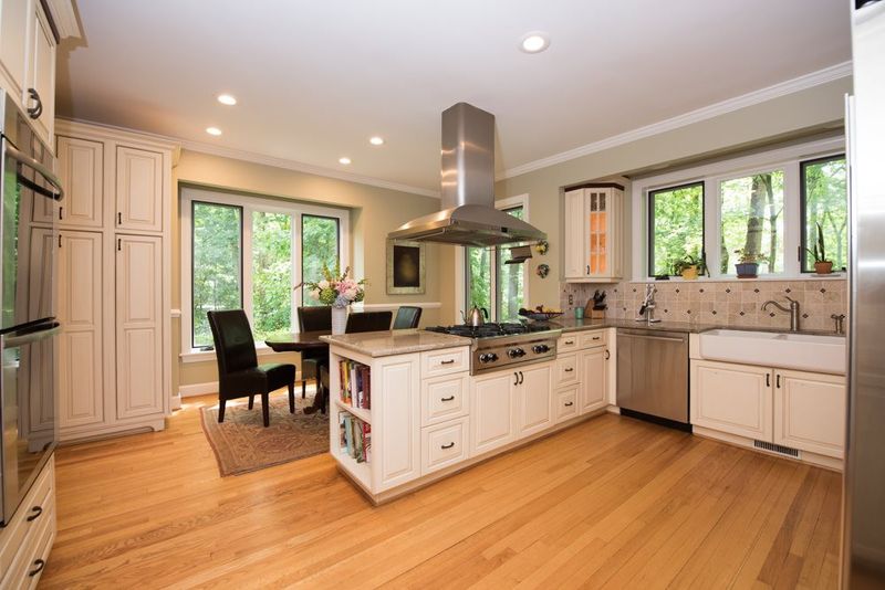 916 Pinehurst Dr, Chapel Hill, NC 27517
