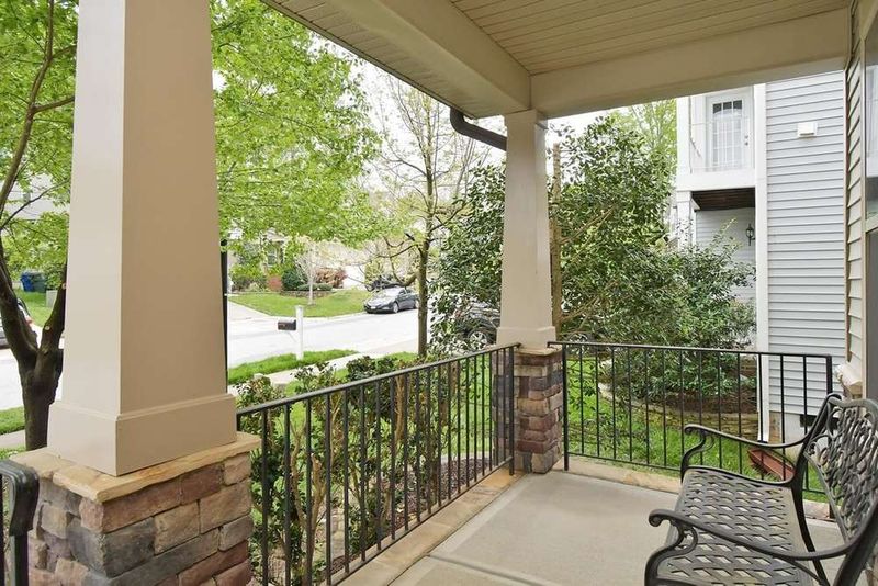 916 Pirouette Ct, Raleigh, NC 27606