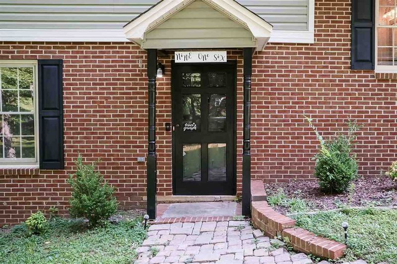 916 Stoneybrook Dr, Sanford, NC 27330