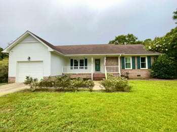 916 Winds Ln, Fayetteville, NC 28311