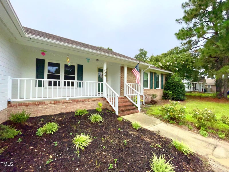 916 Winds Ln, Fayetteville, NC 28311
