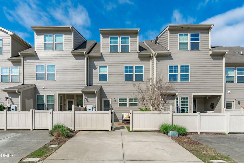 917 Ambergate Station, Apex, NC 27502
