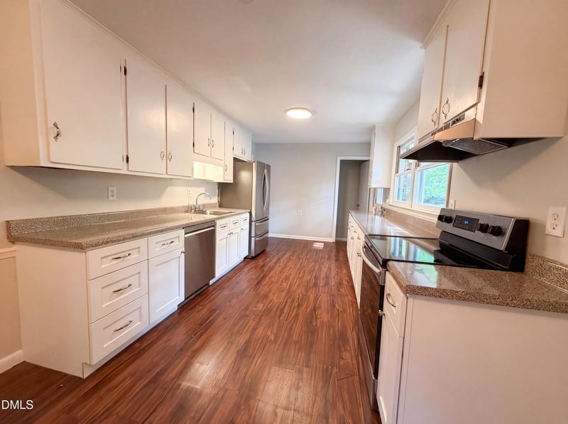 917 Hillview Dr, Cary, NC 27511