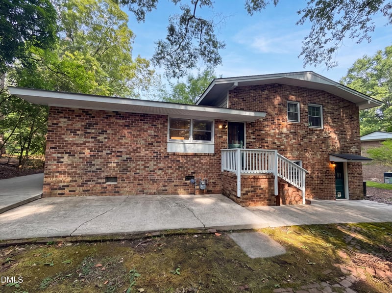 917 Hillview Dr, Cary, NC 27511