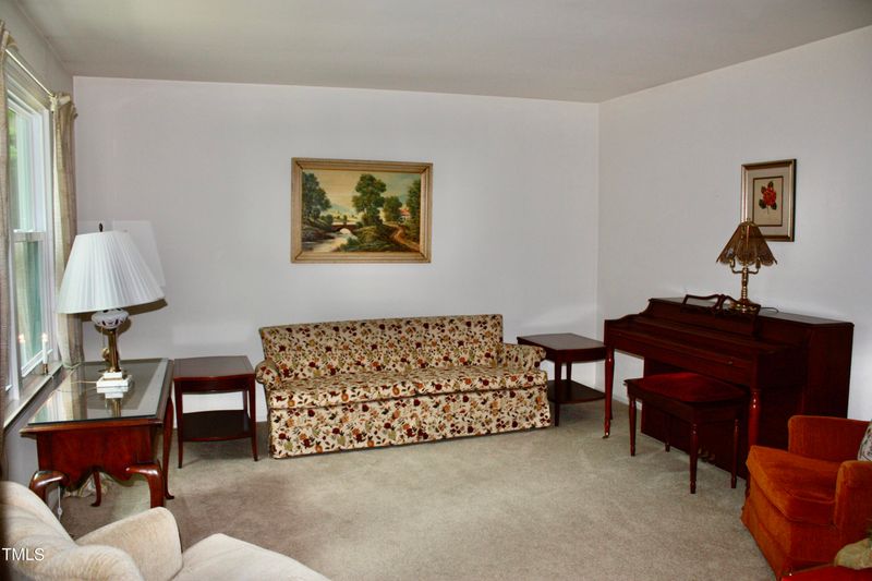 917 Northclift Dr, Raleigh, NC 27609