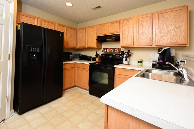 917 Pebblestone Dr, Durham, NC 27703