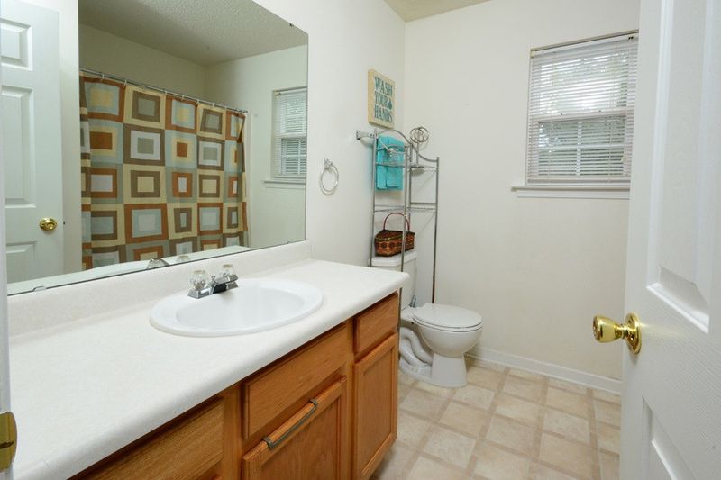917 Pebblestone Dr, Durham, NC 27703