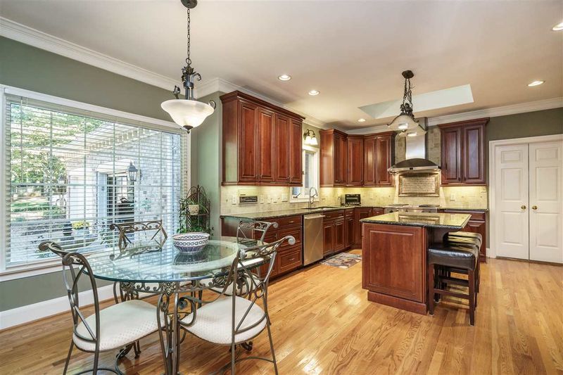 917 Vestavia Woods Dr, Raleigh, NC 27615