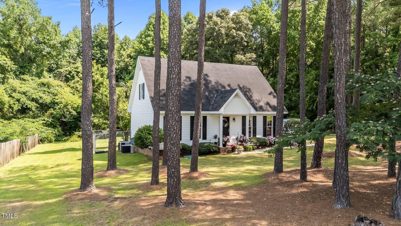 918 Circle Dr, Angier, NC 27501