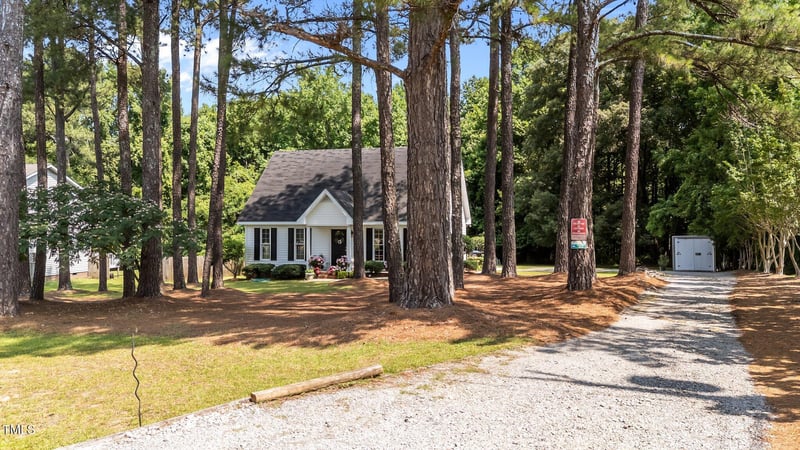 918 Circle Dr, Angier, NC 27501