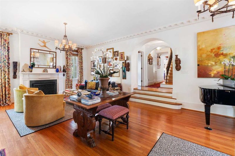 918 Cowper Dr, Raleigh, NC 27608