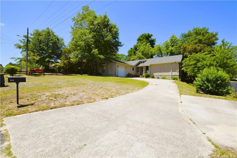 918 Dandridge Dr, Fayetteville, NC 28303