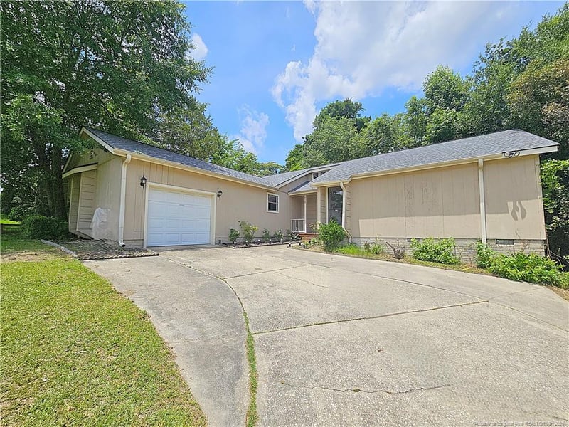 918 Dandridge Dr, Fayetteville, NC 28303