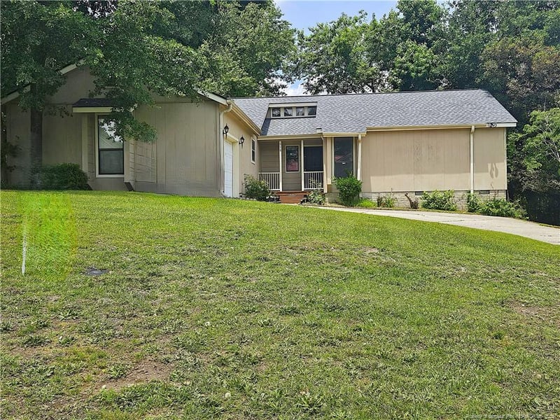 918 Dandridge Dr, Fayetteville, NC 28303