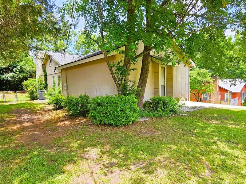 918 Dandridge Dr, Fayetteville, NC 28303