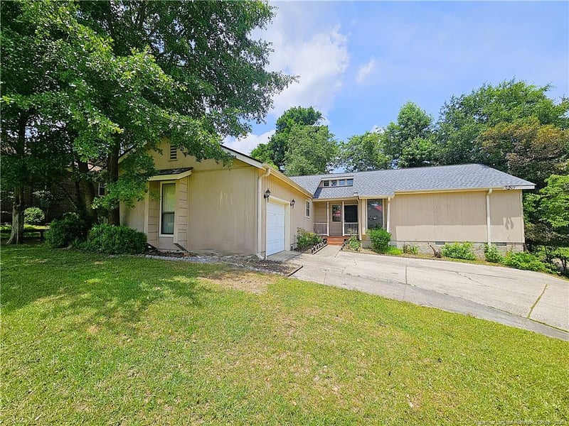 918 Dandridge Dr, Fayetteville, NC 28303