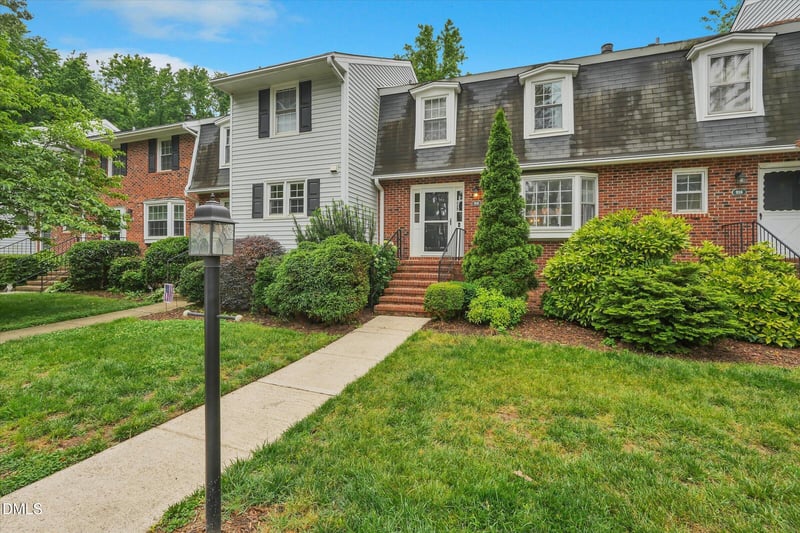 918 Hampshire Ct, Cary, NC 27511