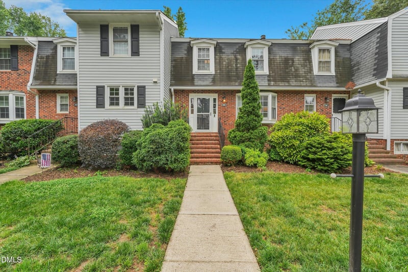 918 Hampshire Ct, Cary, NC 27511